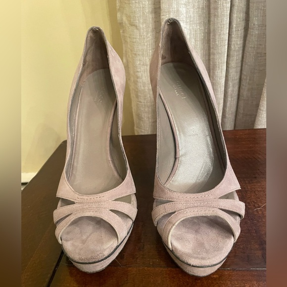Gucci suede peep toe heels. Size 10 - Picture 1 of 8